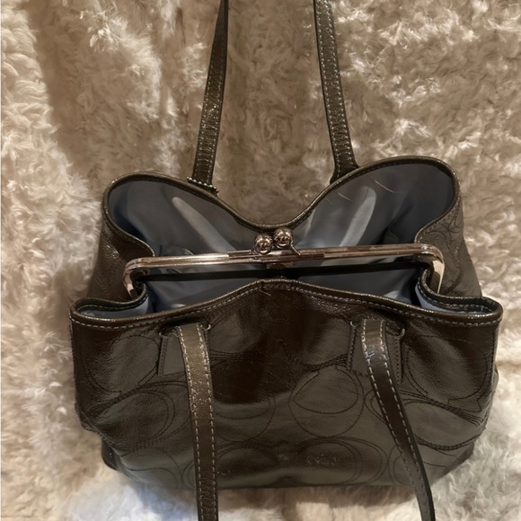 Shiny silver medium shoulder bag. With blue lining and silver hardware. - Picture 8 of 9